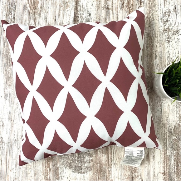 WROUGHT STUDIO Letha 20” Outdoor Accent Throw Pillow in RUST NEW - Picture 2 of 2